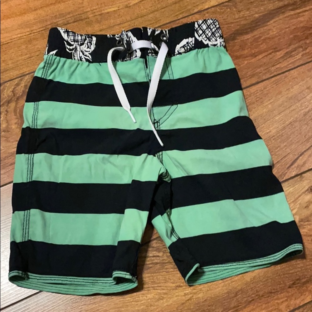 GUC Hanna Andersson sz 5 swim trunks board shorts